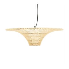  Hanglamp van rotan in een uniek en elegant design, met brede randen en een open geweven structuur.