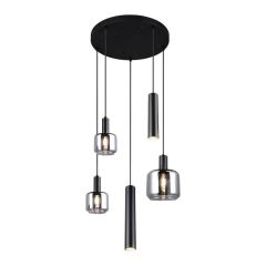 Hanglamp Mataro met een ronde zwarte plafondplaat, vijf hangende lampen met matzwarte metalen en verchroomde glazen elementen.