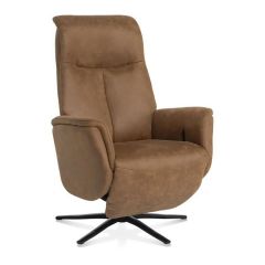 Henders & Hazel Relaxfauteuil Nocara, bekleed met een bruine microvezelstof, modern design met zwarte draaivoet, schuin zijaanzicht.